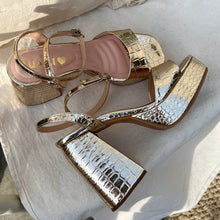 Cargar imagen en el visor de la galería, DONATELLA GOLDEN