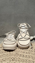 Cargar imagen en el visor de la galería, CAPIATTA OFF WHITE