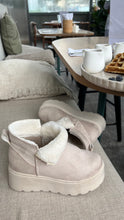 Cargar imagen en el visor de la galería, TEDDY BOOTS HUESO
