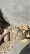 Cargar imagen en el visor de la galería, ALANA BEIGE