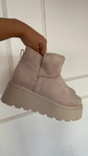 Cargar imagen en el visor de la galería, TEDDY BOOTS HUESO