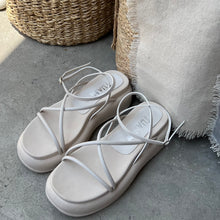 Cargar imagen en el visor de la galería, CAPIATTA OFF WHITE