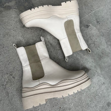 Cargar imagen en el visor de la galería, CHELSEA SPORTY HUESO