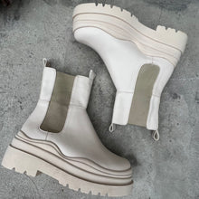 Cargar imagen en el visor de la galería, CHELSEA SPORTY HUESO