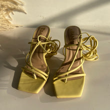 Cargar imagen en el visor de la galería, BEVERLY HEELS AMARILLAS