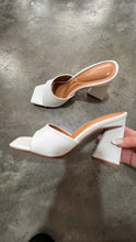 Cargar imagen en el visor de la galería, BELLA WHITE HEELS
