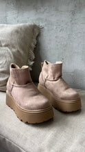 Cargar imagen en el visor de la galería, TEDDY BOOTS BEIGE
