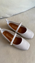 Cargar imagen en el visor de la galería, BALLET SWAP IVORY
