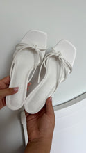 Cargar imagen en el visor de la galería, ORCHID HEELS IVORY

