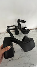 Cargar imagen en el visor de la galería, STACY HEELS NEGRO
