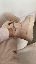 Cargar imagen en el visor de la galería, TEDDY BOOTS HUESO
