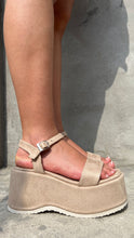 Cargar imagen en el visor de la galería, CAPRI BEIGE
