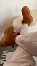Cargar imagen en el visor de la galería, TEDDY BOOTS CAMEL
